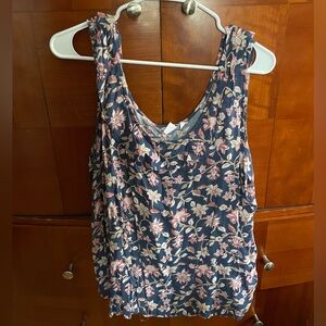 Gap Floral Women’s top size XL
